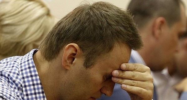 Навальный подал на Путина в суд 