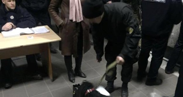 В Одессе сотрудница патрульной полиции продавала амфетамин