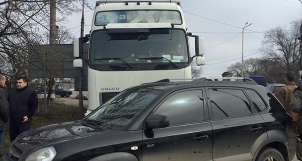 Медведев предложил запретить ездить всему транспорту из Украины