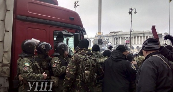 На Майдане – снова столкновения