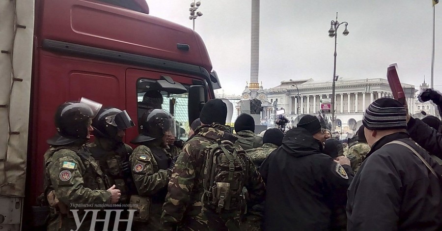 На Майдане – снова столкновения
