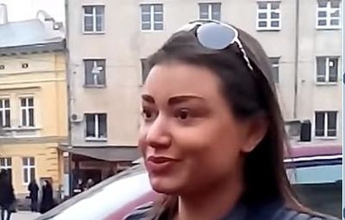 Во Львове девушка на внедорожнике вступила в рукопашную с водителем трамвая