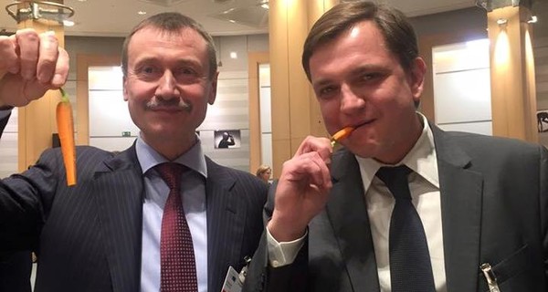 В Брюсселе украинских депутатов угощали морковкой