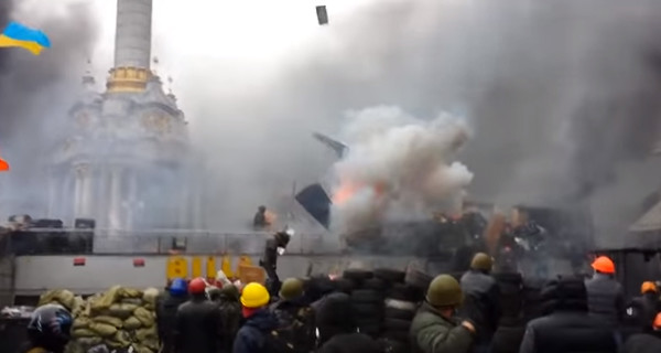 В сети появилось видео мощного взрыва на Майдане 20 февраля 2014 года 
