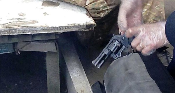 В Харькове человек в камуфляже поставил на колени школьников и открыл стрельбу
