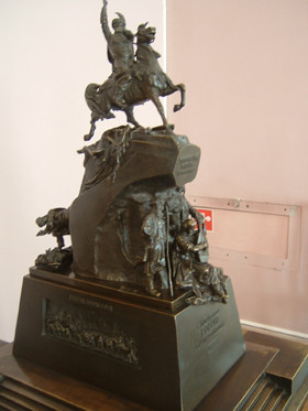 В Донбассе есть копия памятника Хмельницкому? 