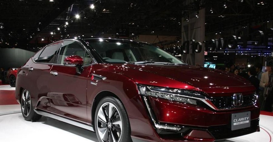 Honda начала продавать машины на водороде FCX Clarity 