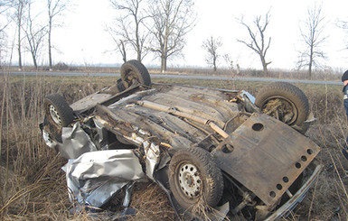 На Днепропетровщине угонщик дорогих авто разбился на украденном ВАЗе