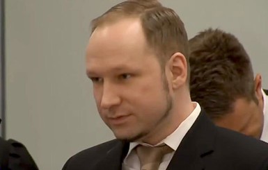 Террорист Брейвик приветствовал суд нацистским жестом