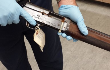 Полиция США показала ружье Курта Кобейна