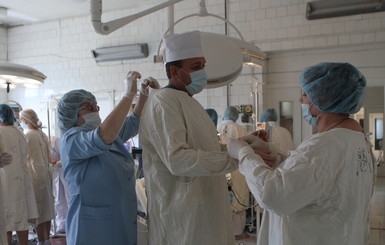 В Днепропетровские больницы снова везут тяжелораненых: ампутации, контузии, инфаркты