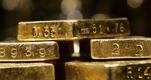 Стоимость золота упала до месячного минимума