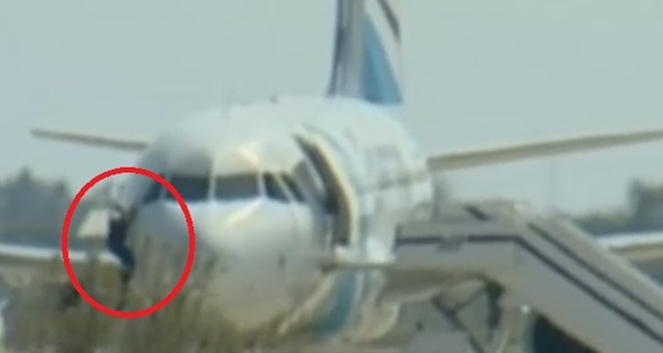 Угонщик самолета EgyptAir сдался властям и отпустил заложников