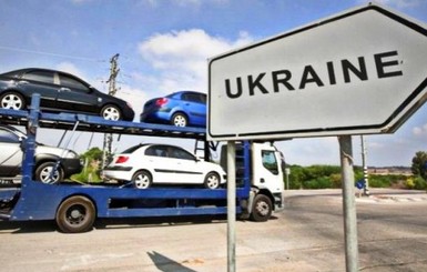 Яценюк поручил отменить пошлины на б/у автомобили, кроме российских 