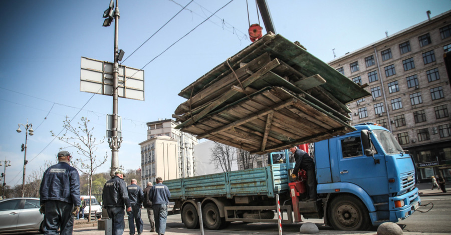 Киевские коммунальщики не смогли заблокировать кафе 
