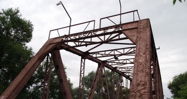 В Винницкой области охотники за металлом чуть не разобрали железнодорожный мост