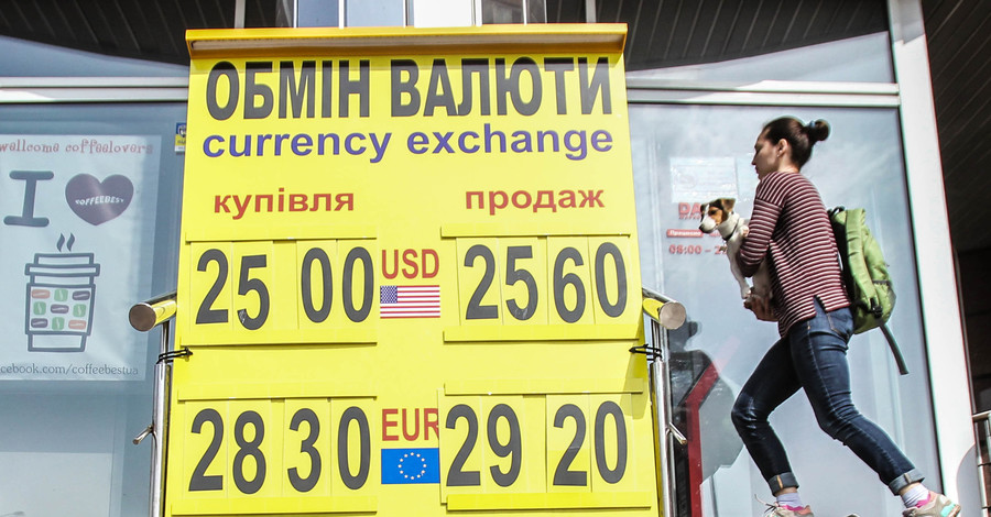 Курс доллара в Украине обвалили селяне