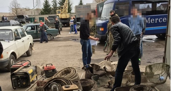 В Ровно сотрудники СБУ и МВД грабили незаконных скупщиков янтаря 