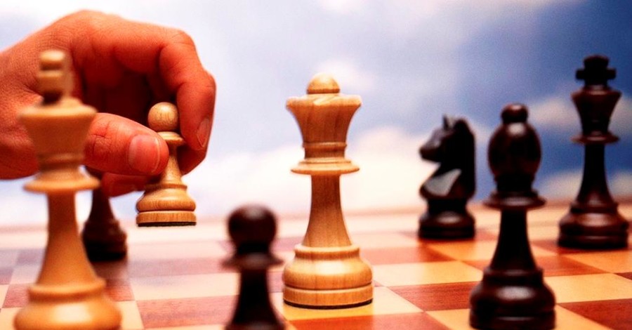 Украинских шахматистов дисквалифицировали за долги