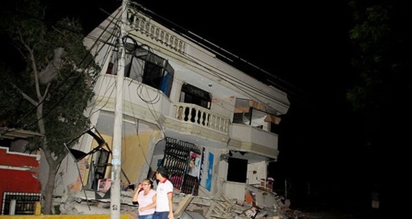 Эквадор в ожидании цунами после мощного землетрясения