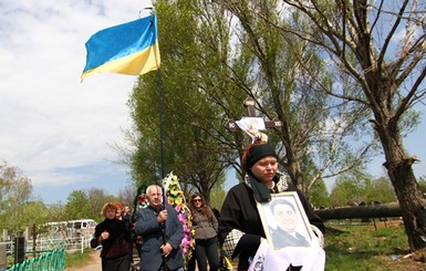 Порошенко напомнил украинцам о зверски убитом на Донбассе украинском депутате