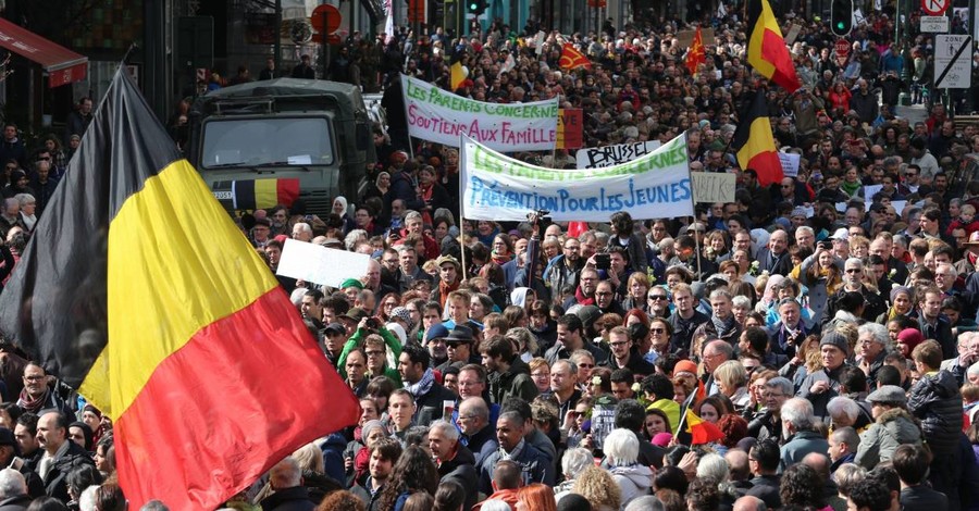 На марш против террора и ненависти в Брюсселе вышло более 7 тысяч человек