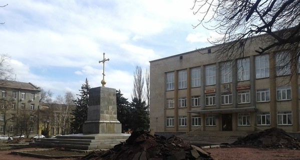 В Кривом Роге под памятником Ленина обнаружили церковь