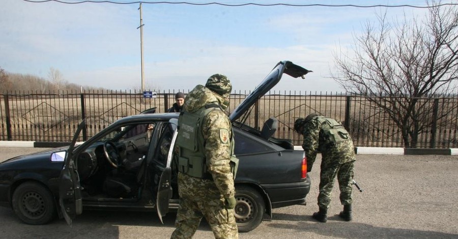 На КПП в Донбассе снова образовались огромные очереди