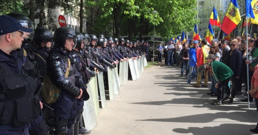 Активисты в Молдове устроили антиправительственный митинг
