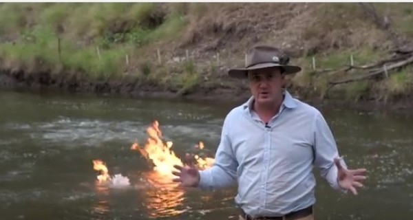 В Австралии появилась река, которая горит