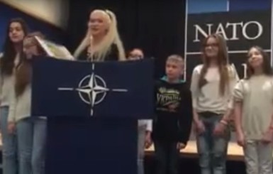 Песня Екатерины Бужинской сорвала шквал аплодисментов в НАТО
