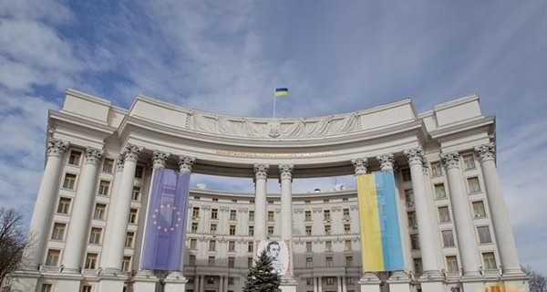 МИД посоветовало украинцам подумать, прежде чем ехать в РФ