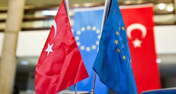Еврокомиссия предложила отменить визовый режим с Турцией