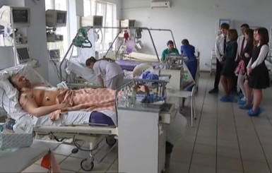 Харьковские школьники отказались от выпускного, передав деньги кардиоцентру