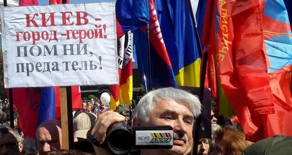 В Киеве экс-депутат ходил с видеокамерой российского канала ANNA-News