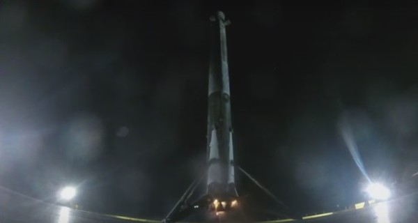 SpaceX показала посадку Falcon 9 на баржу под разными углами