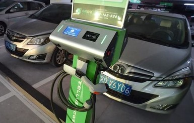 В Китае такси заменяют электрокарами