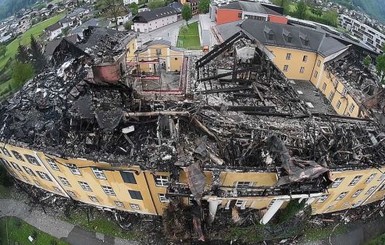 В Австрии старинный дворец сгорел из-за брошенного окурка 