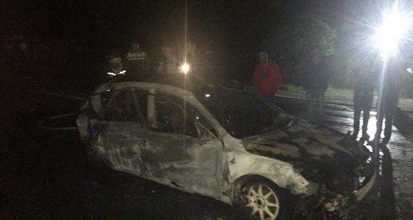 Отъехала от заправки и закурила: ночью в Харькове сгорел автомобиль