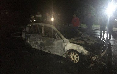Отъехала от заправки и закурила: ночью в Харькове сгорел автомобиль