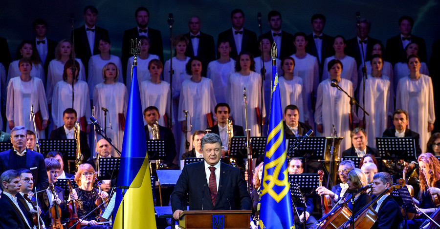 Порошенко предложил изменить Конституцию ради самоопределения крымских татар 