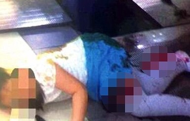 В Китае под эскалатор провалилась восьмилетняя девочка 