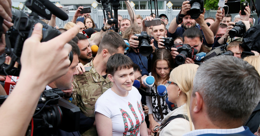 Надежда Савченко вернулась в Украину 