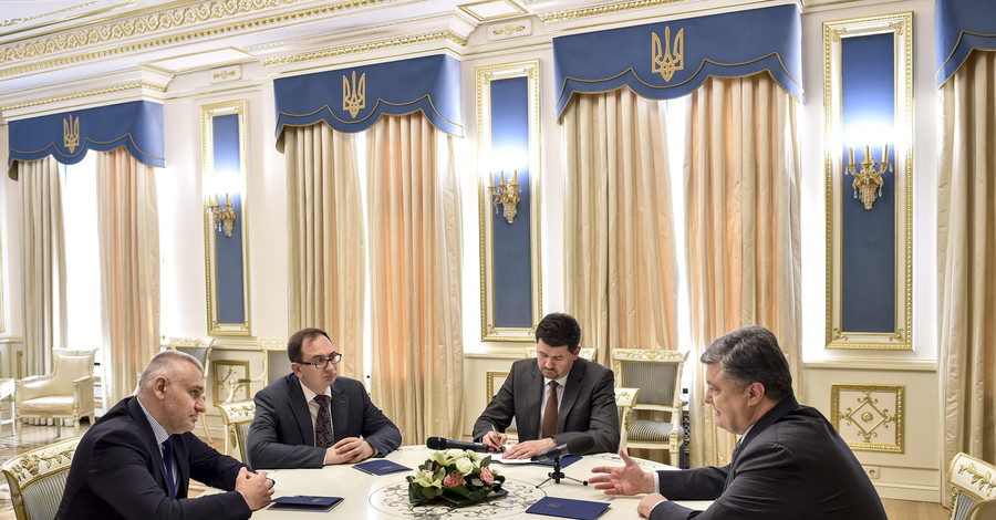 Порошенко и адвокаты Савченко обсудили освобождение остальных украинцев