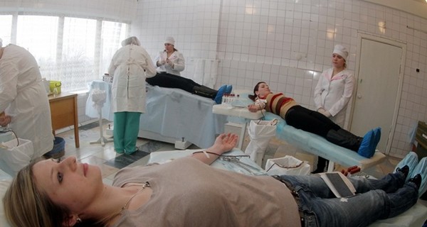 В Днепропетровской больнице всего за час приняли полтысячи доноров