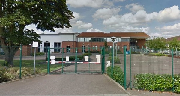 В Британии эвакуировали 13 школ из-за угроз расправы над детьми 