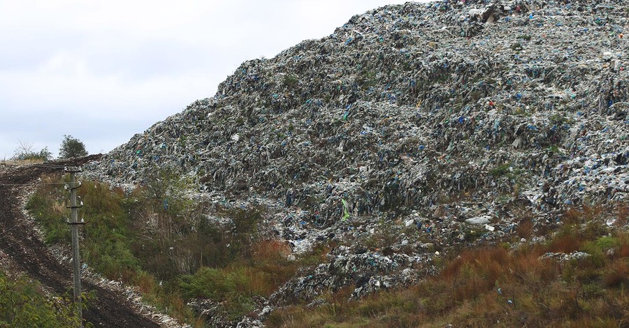 Экологическая катастрофа во Львове: на Грибовичскую свалку ежедневно привозят 700 тонн отходов