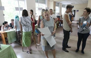 На выборы в Раду идут уже 17 кандидатов 