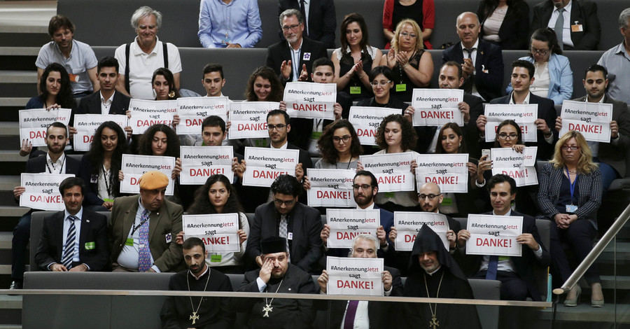 Турция отозвала посла в Германии из-за признания геноцида армян