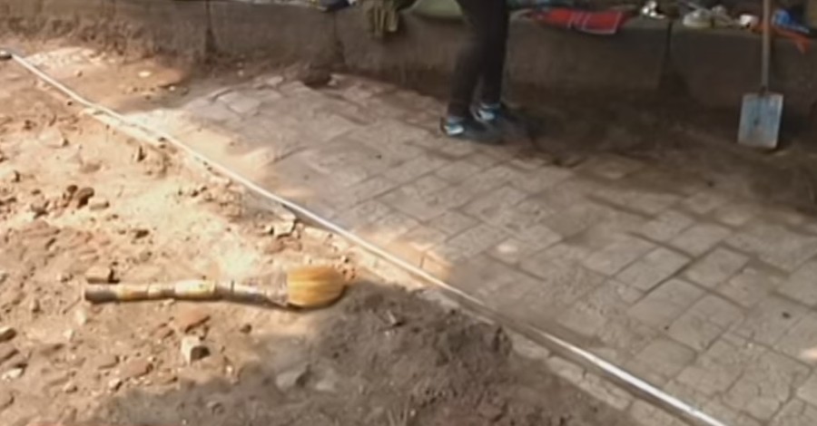 На раскопках первого храма Криворожья обнаружили старинную дорогу